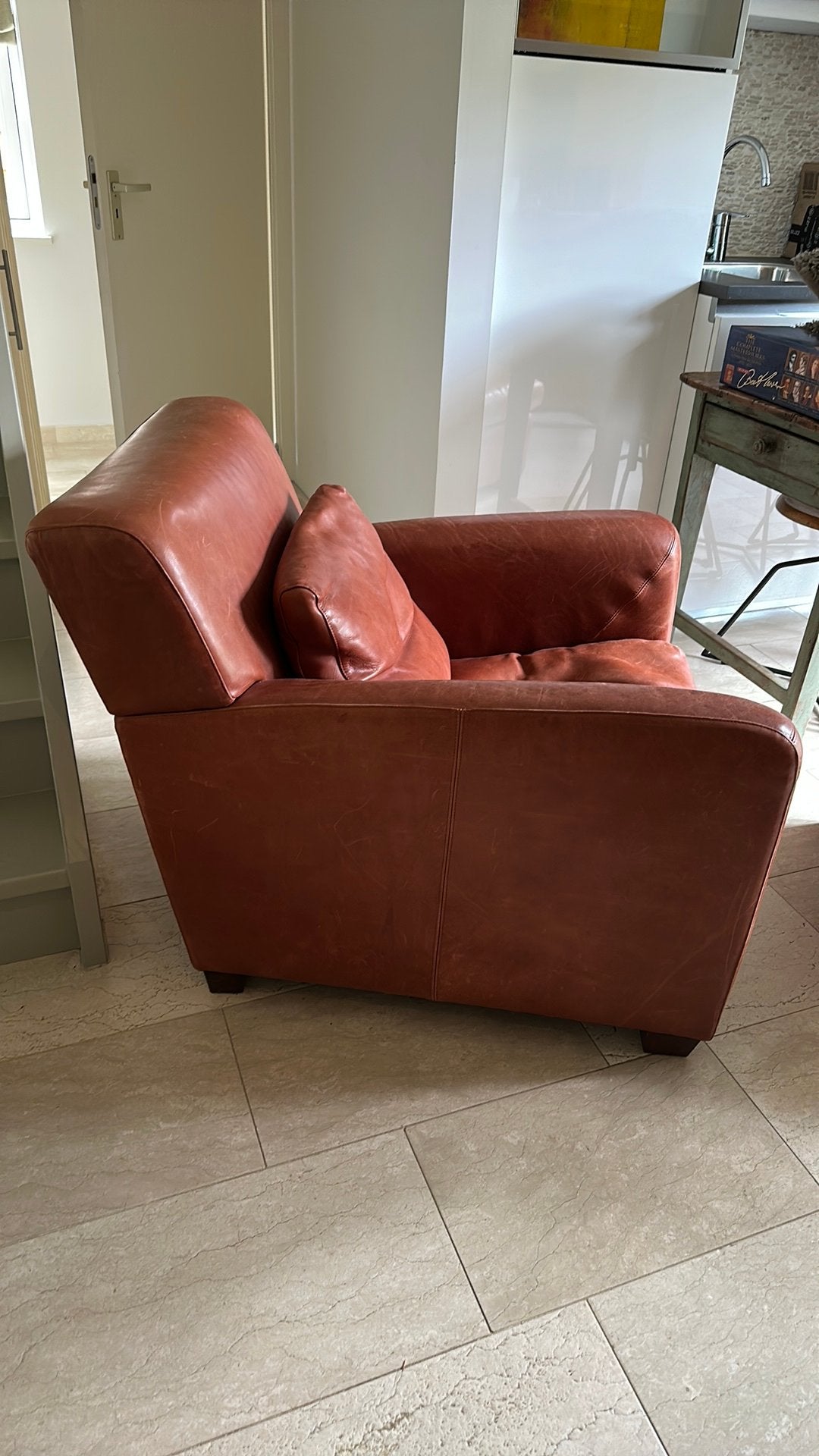 Leren fauteuil met hocker, Ophalen, Zo goed als nieuw, 50 tot 75 cm, Leer