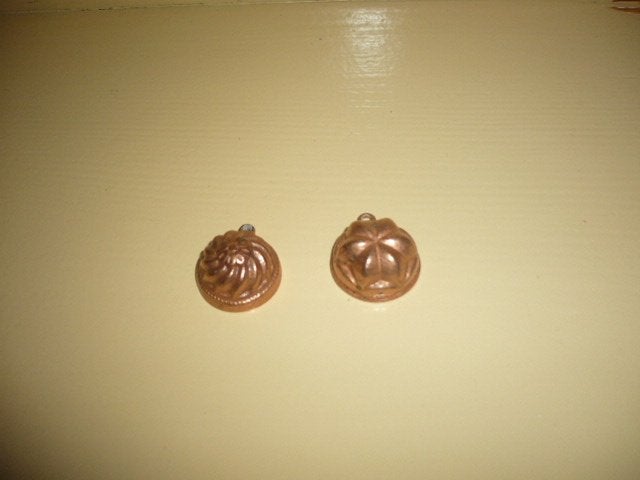 Mie18<> 2 koperen vormpjes, Ophalen of Verzenden, Zo goed als nieuw, Poppenhuis