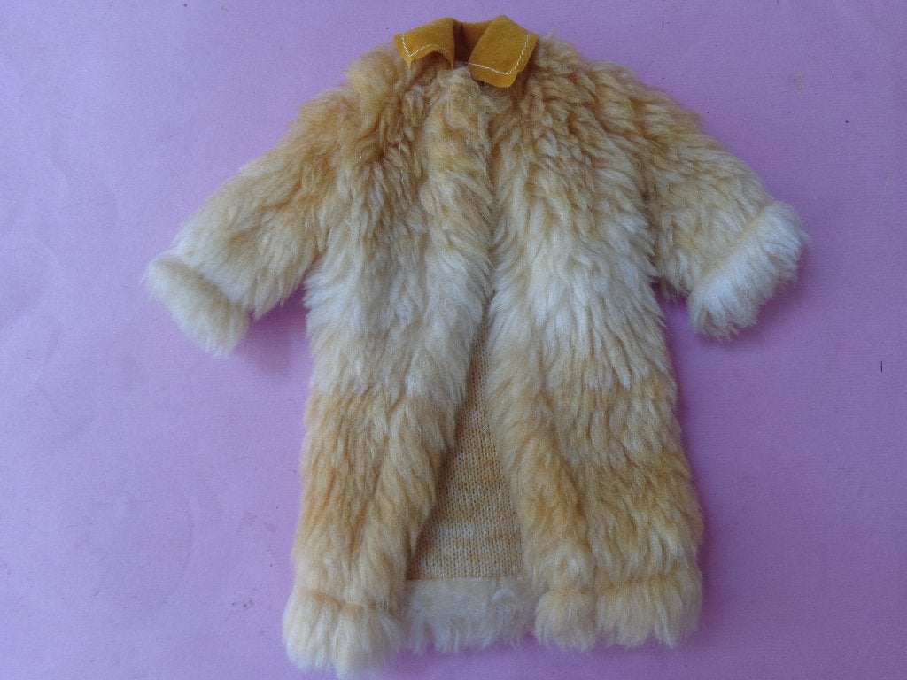 Barbie vintage fun fur jas, Ophalen of Verzenden, Kleertjes