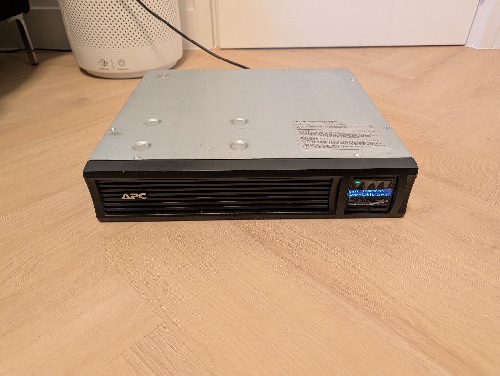 APC Smart-UPS SMT750RMI2U | 750VA UPS, Computers en Software, Noodvoedingen (UPS), Ophalen of Verzenden, Gebruikt