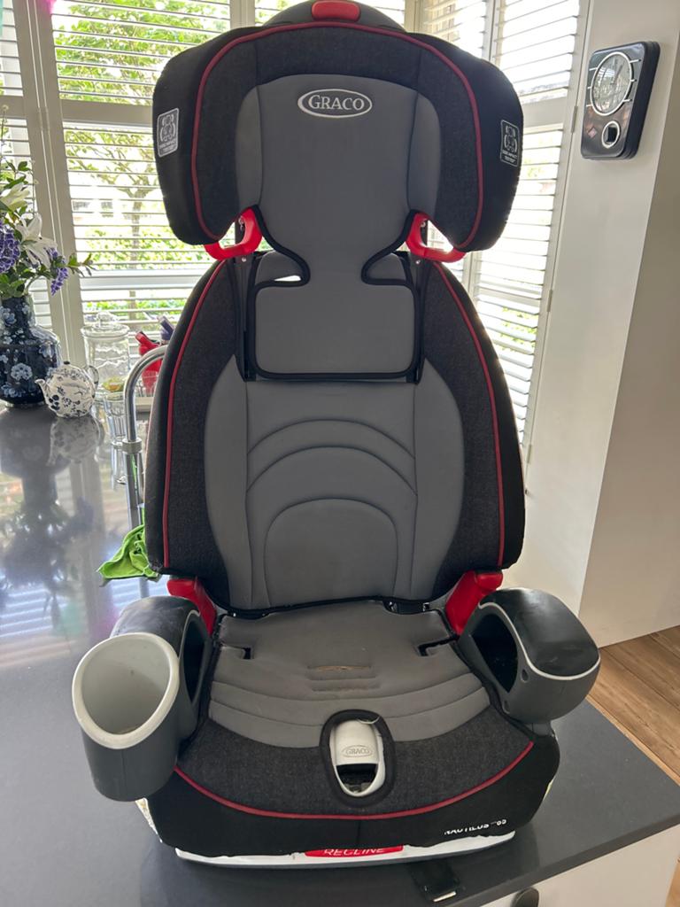 Graco kinderstoel met verstelbare hoofdsteun en bekerhouder, Kinderen en Baby's, Autostoeltjes, Gebruikt, Verstelbare rugleuning