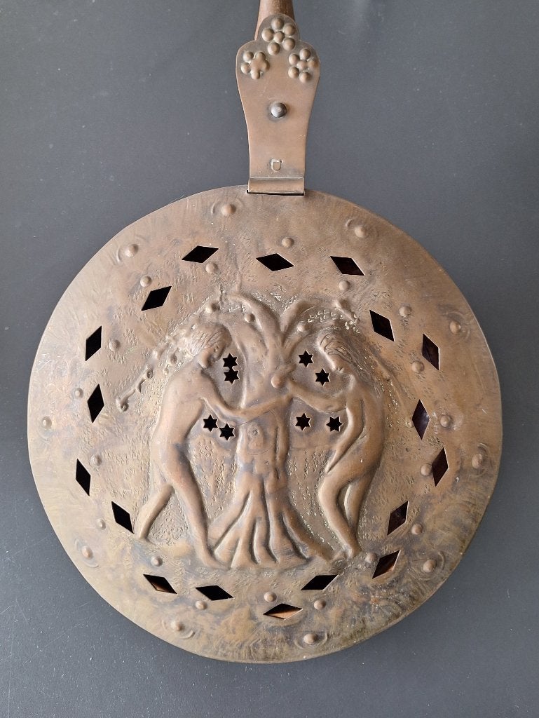 vintage antieke koperen beddenpan met Adam en Eva tefereel, Ophalen of Verzenden
