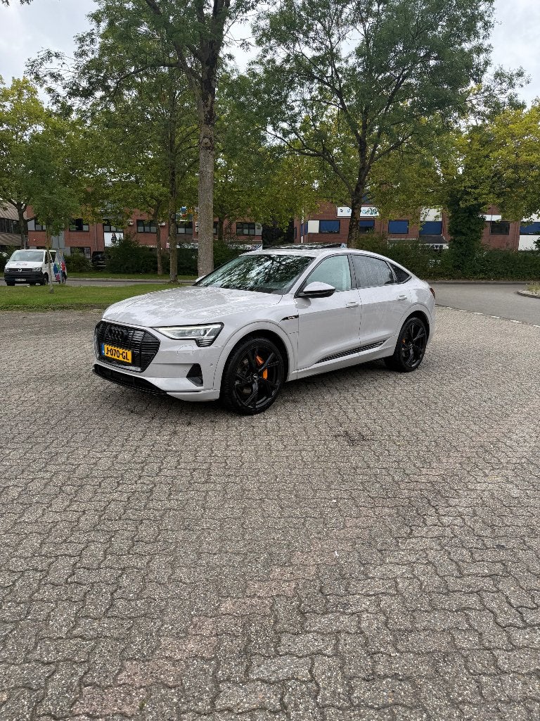 Audi e-tron Bezonder kleur Audi dealer onderhouden, Automaat, 1800 kg, Zwart, 71 kWh