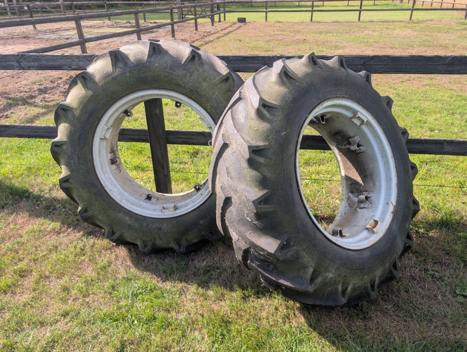Ford 2000 tractor velgen met banden (dubbellucht), Zakelijke goederen, Agrarisch | Onderdelen | Banden, Velgen en Assen, Ophalen