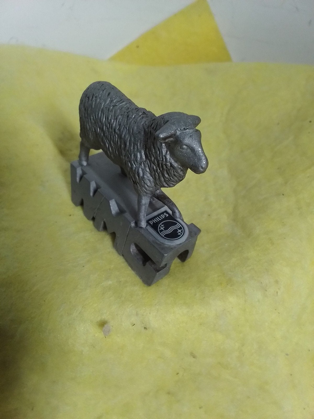 15951) PHILIPS  metalen  beeldje schaap met 5 poten, Ophalen of Verzenden