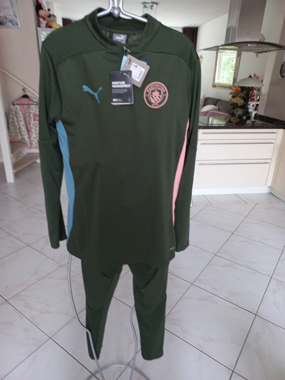 Origineel Puma Manchester City trainingspak met kaartjes, Sport en Fitness, Maat S, Ophalen of Verzenden, Nieuw, Trainingspak