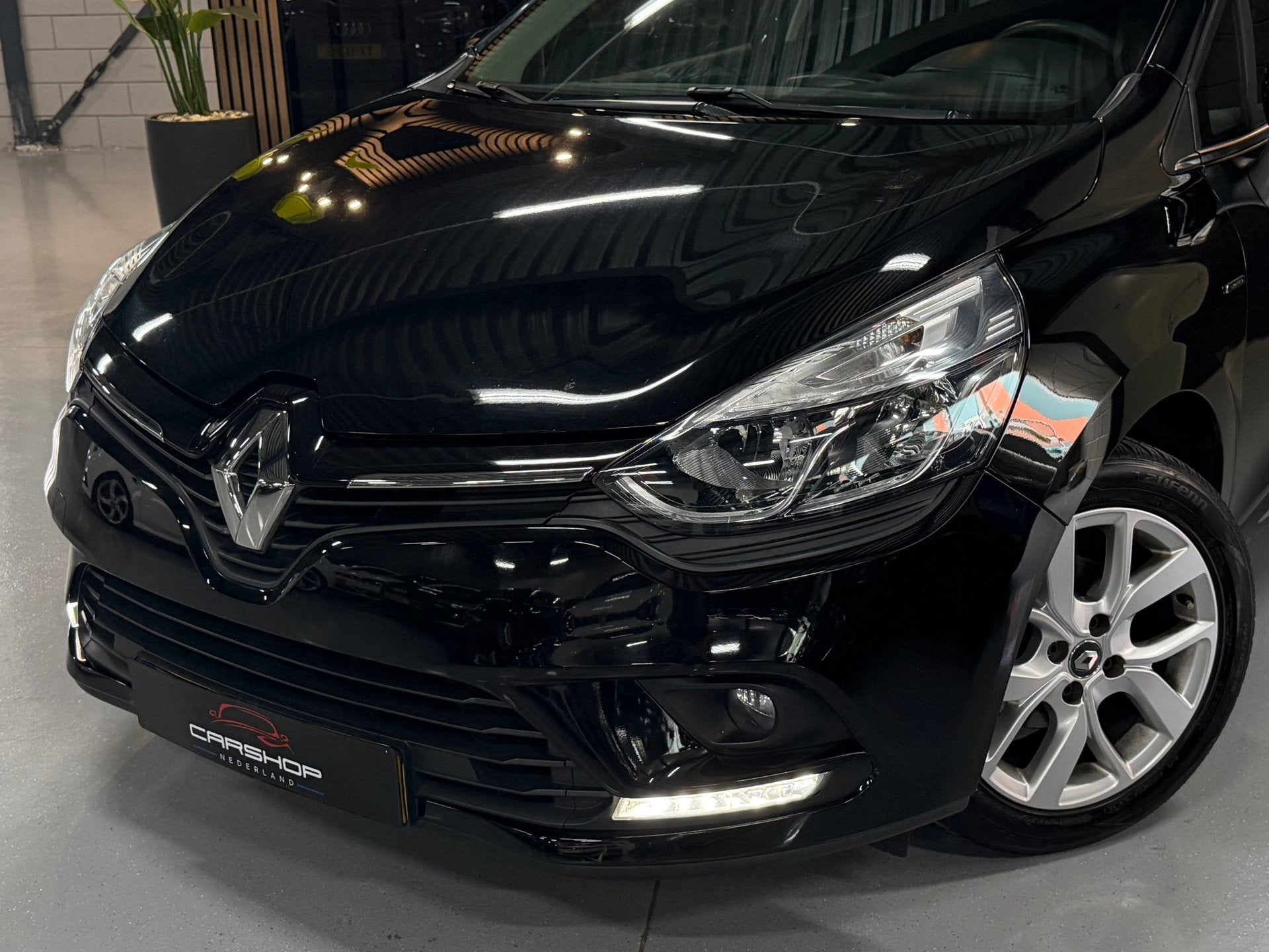 Renault Clio 0.9 TCe LIMITED! NAP/NAVI/PDC/KETTINGNIEUW, Auto's, Renault, 898 cc, Stof, Origineel Nederlands, Handgeschakeld