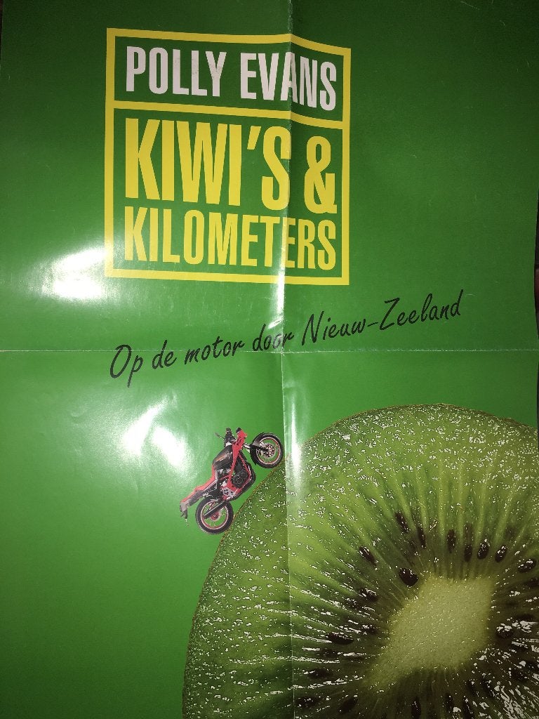 Polly Evans Kiwi's & Kilometers Nieuw Zeeland Suzuki poster, Rechthoekig Staand, Ophalen of Verzenden, Zo goed als nieuw, A1 t/m A3