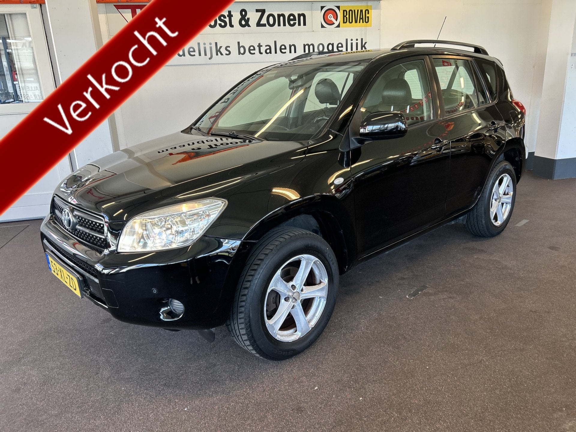Toyota RAV4 2.0 VVTi Linea Terra 4WD 2000KG Trekgewicht | Le, Auto's, Toyota, 1998 cc, Zwart, 4 cilinders, Zwart
