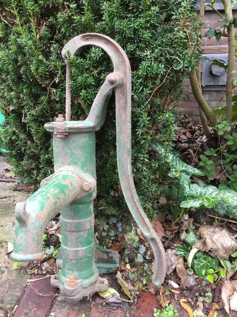 Antieke waterpomp - decoratief (niet werkend), Ophalen of Verzenden, Zo goed als nieuw