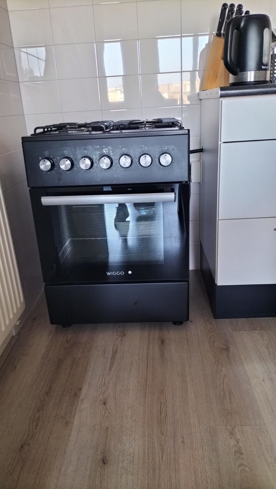 Wiggo Vrijstaand Fornuis met Hete Lucht Oven en Wokpit, Ophalen, 4 kookzones, Zo goed als nieuw, 85 tot 90 cm