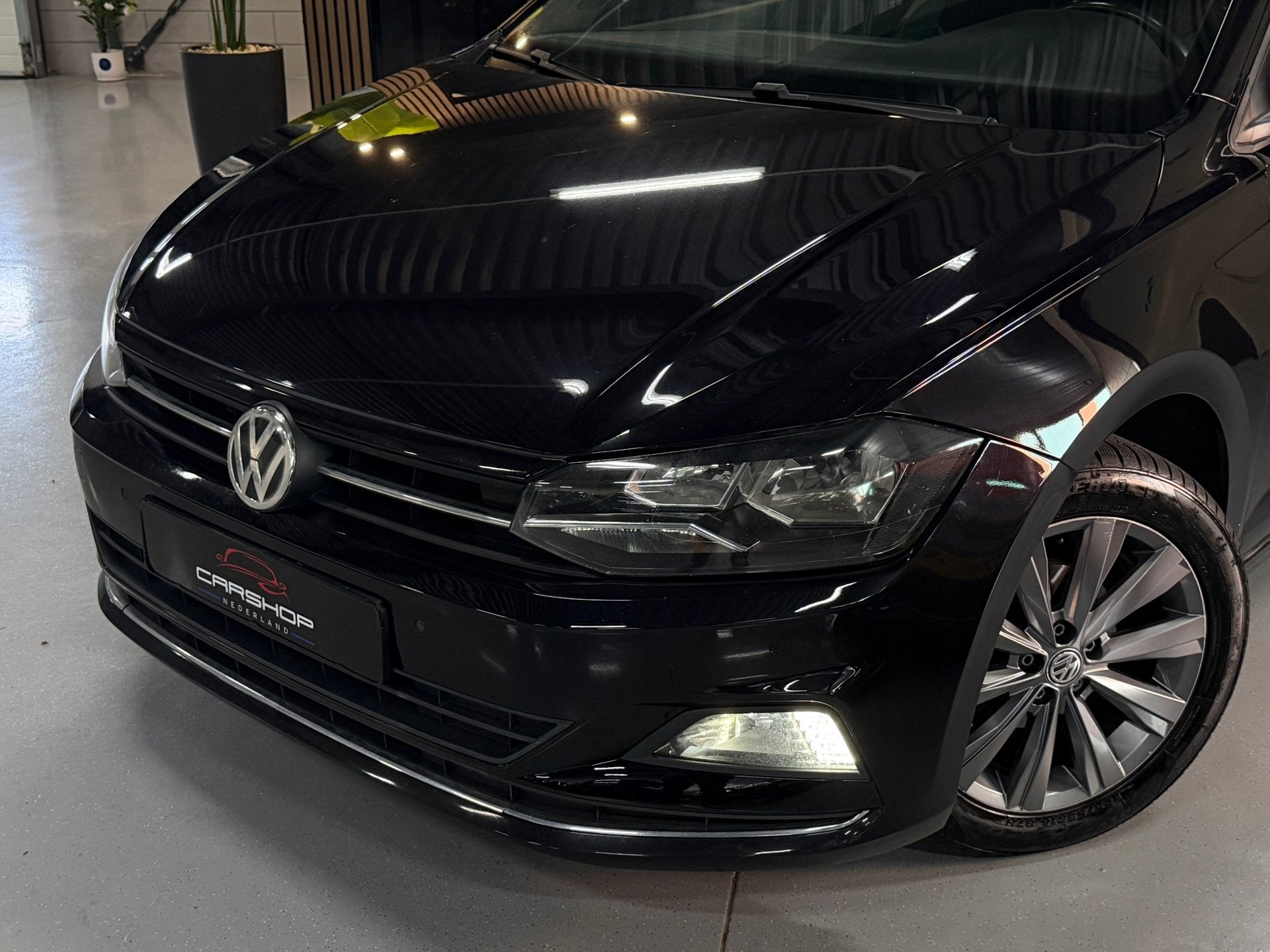Volkswagen Polo 1.0 TSI 116PK Highline DSG/VIRTUAL/CAMERA, Auto's, Volkswagen, Gebruikt, Zwart, 1095 kg, Bedrijf
