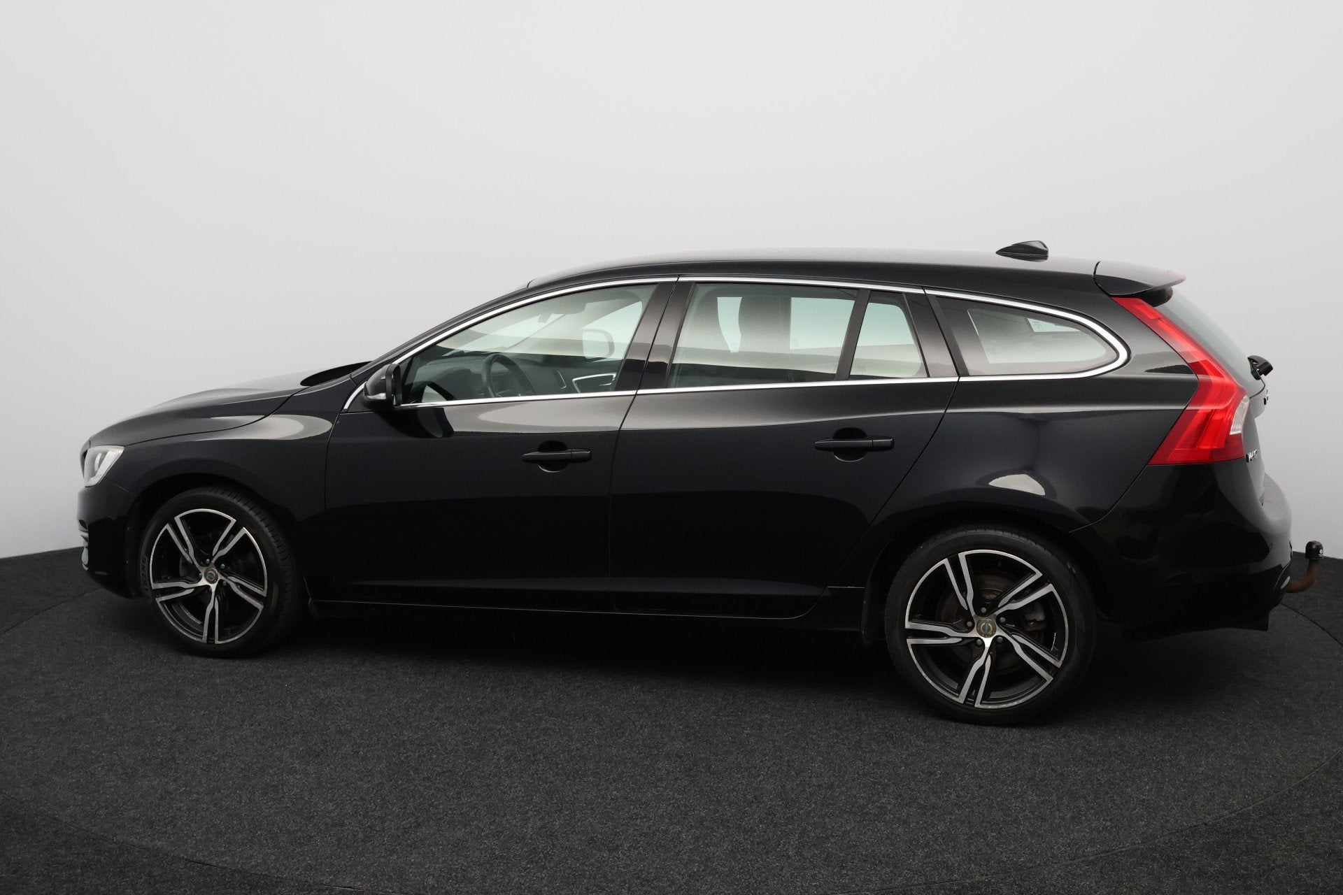 Volvo V60 1.6 T3 Momentum /D-Riem Verv. 189.000KM! /18"LMV /, Auto's, Volvo, Voorwielaandrijving, Stof, Gebruikt, 150 pk