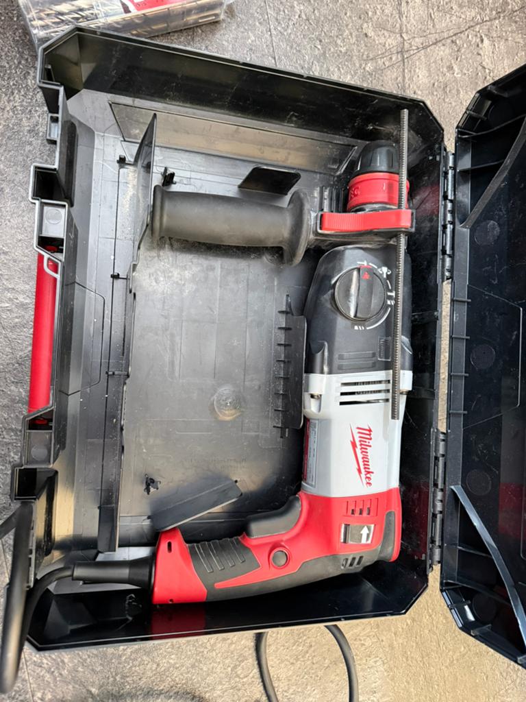 Milwaukee PH30 SDS+ boormachine, Ophalen of Verzenden, Zo goed als nieuw, 600 watt of meer, Boormachine