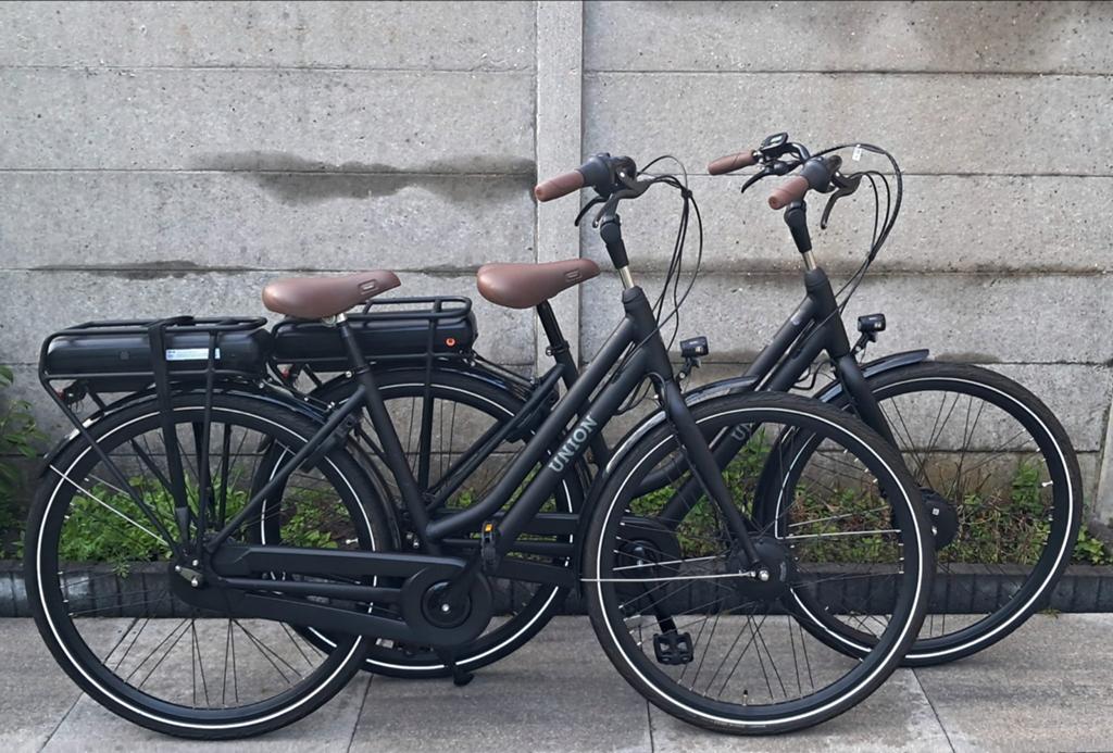 Zeer nette set Union E-bikes 2 jaar oud., Fietsen en Brommers, Elektrische fietsen, Zo goed als nieuw, 51 tot 55 cm, 30 tot 50 km per accu