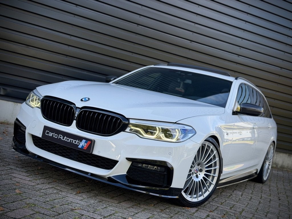 Bmw 5-serie Touring 530i M-PERF. PANO|HUD|360|H/K|NAPPA|VENT, Auto's, Gebruikt, Euro 6, 4 cilinders, Wit