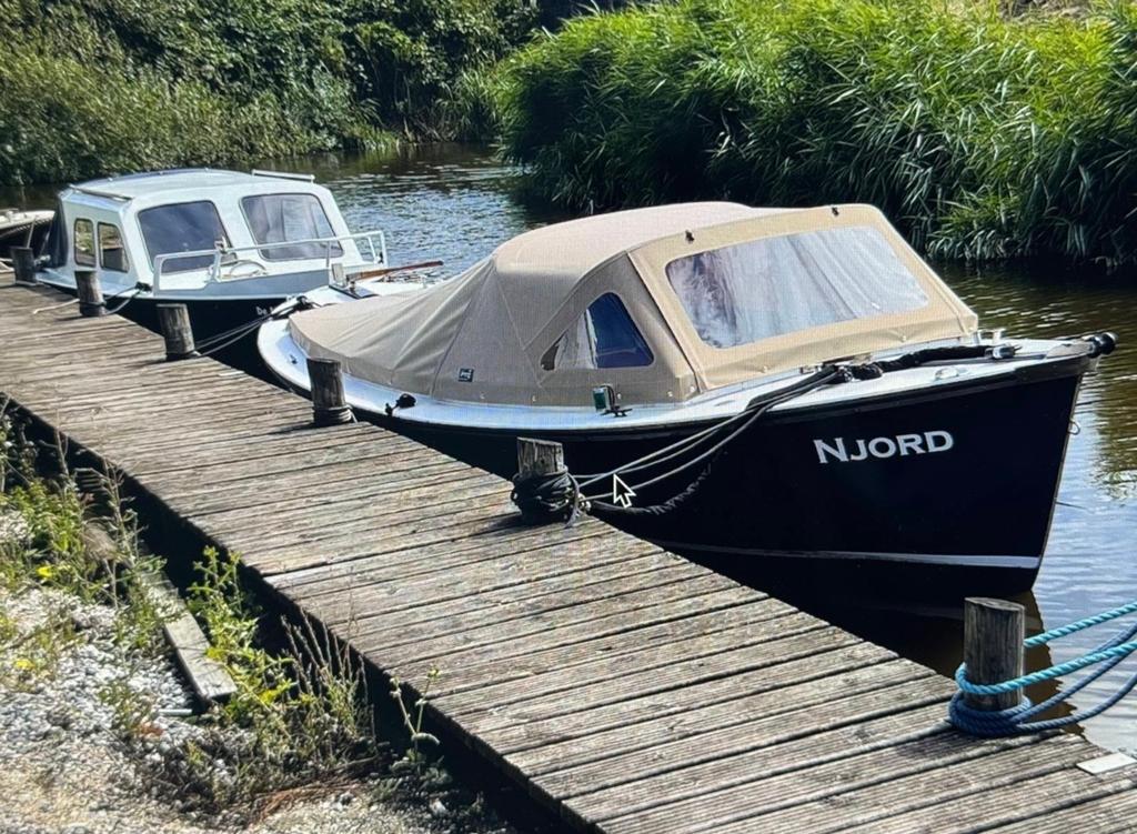Luxe 7m Polyester Sloep MET dubbelassige trailer en buiskap, Watersport en Boten, Sloepen, Ophalen, Binnenboordmotor, Diesel, Buiskap