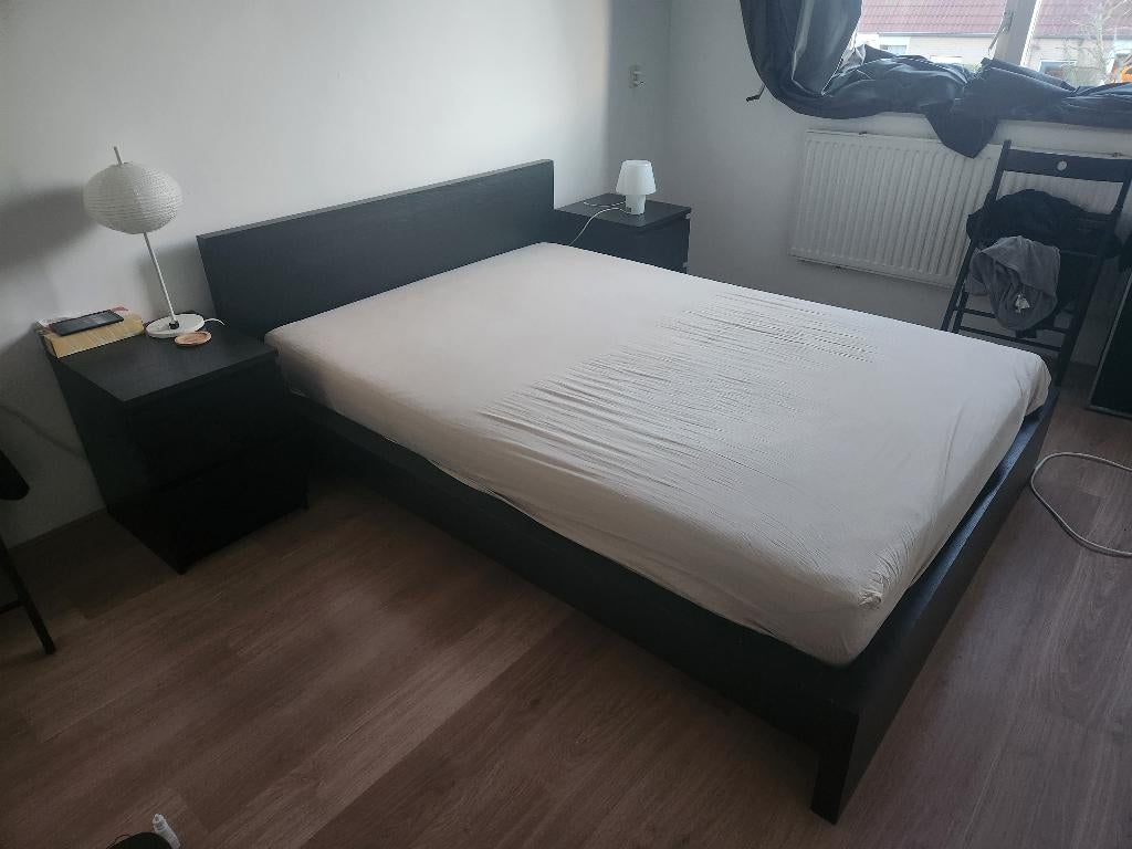 IKEA MALM Bed + Two nightstands Black 140x200, Ophalen, Gebruikt, Zwart, Tweepersoons