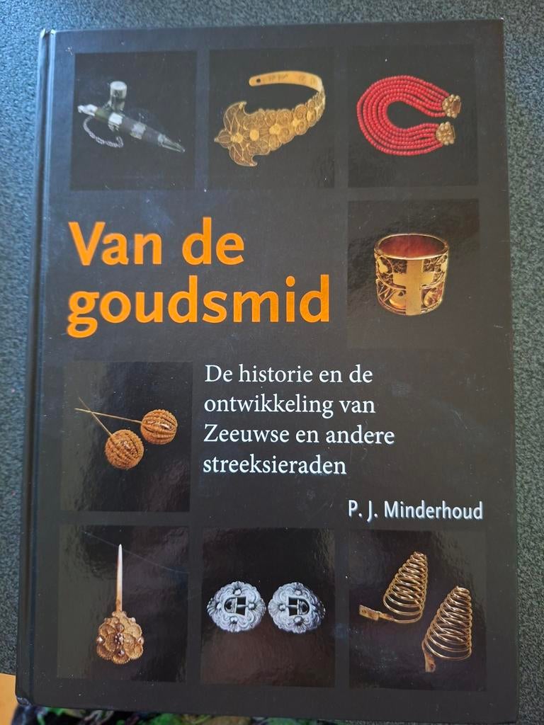 Zeeuwse streeksieraden P.J. Minderhoud, Ophalen of Verzenden, Zo goed als nieuw, Overige onderwerpen
