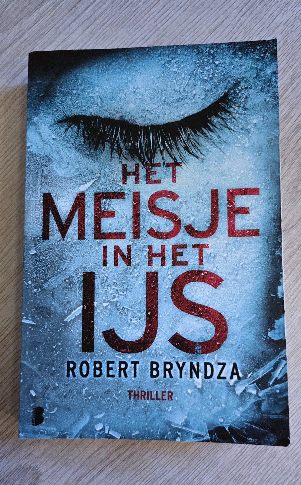 Robert Bryndza - Het meisje in het ijs - Erika Foster deel 1, Ophalen of Verzenden, Zo goed als nieuw, Robert Bryndza