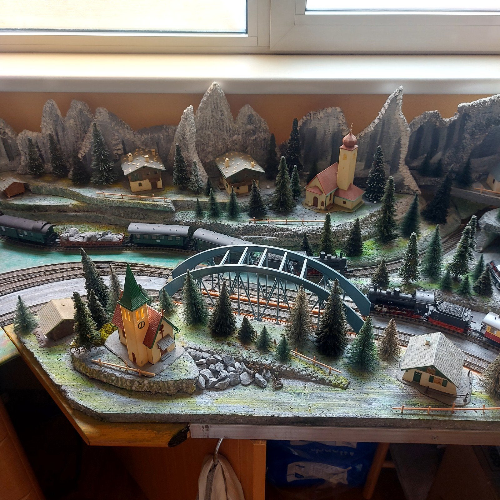Modespoorbaan met rails, verlichting en 4 dozen extra, Ophalen, Gelijkstroom, Overige merken