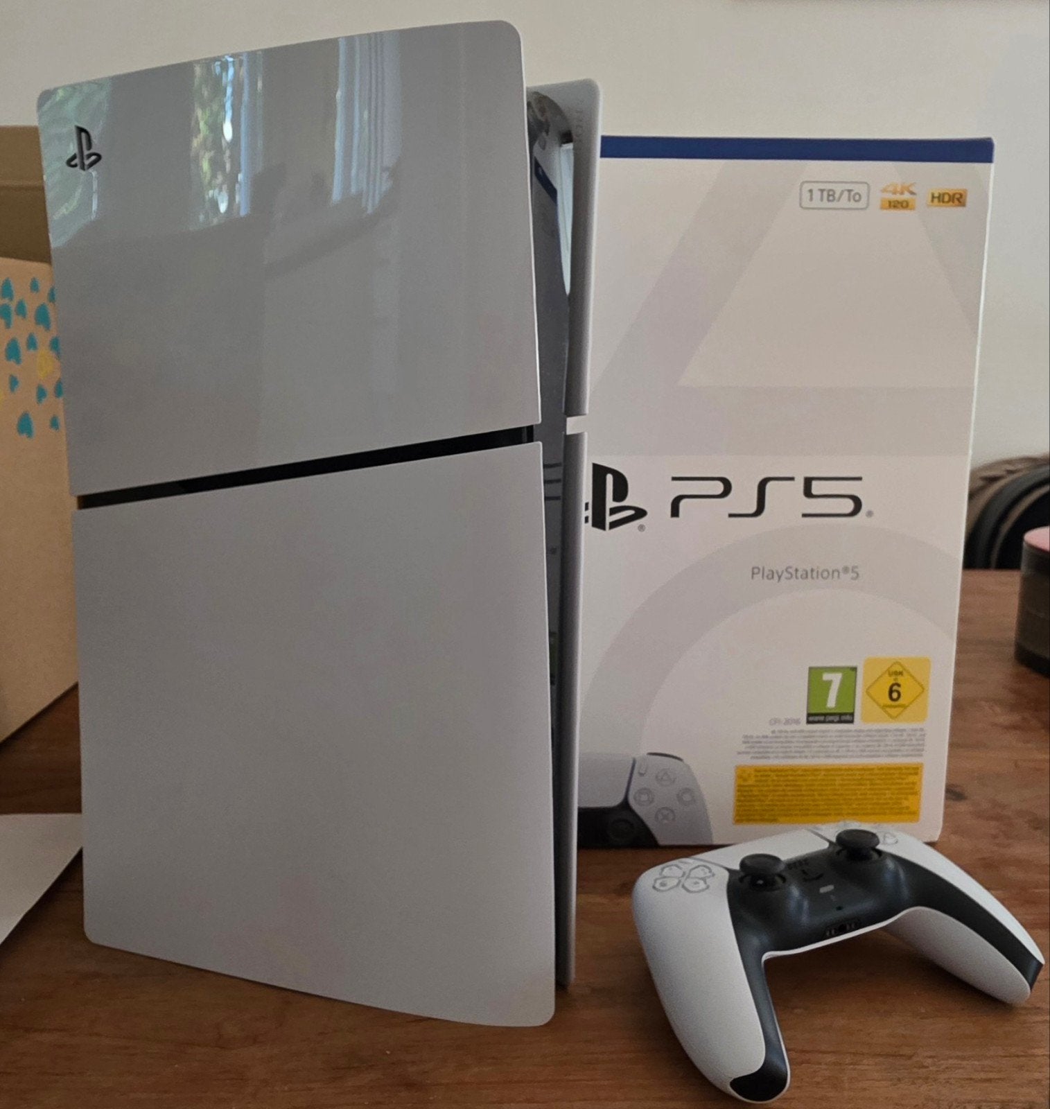 Foto 2 van PS5 Slim Disc Edition 1TB - Zo goed als nieuw