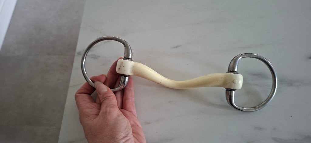 Bit trust innocent tongboog medium, Ophalen, Gebruikt, Trust, Anatomisch gevormd
