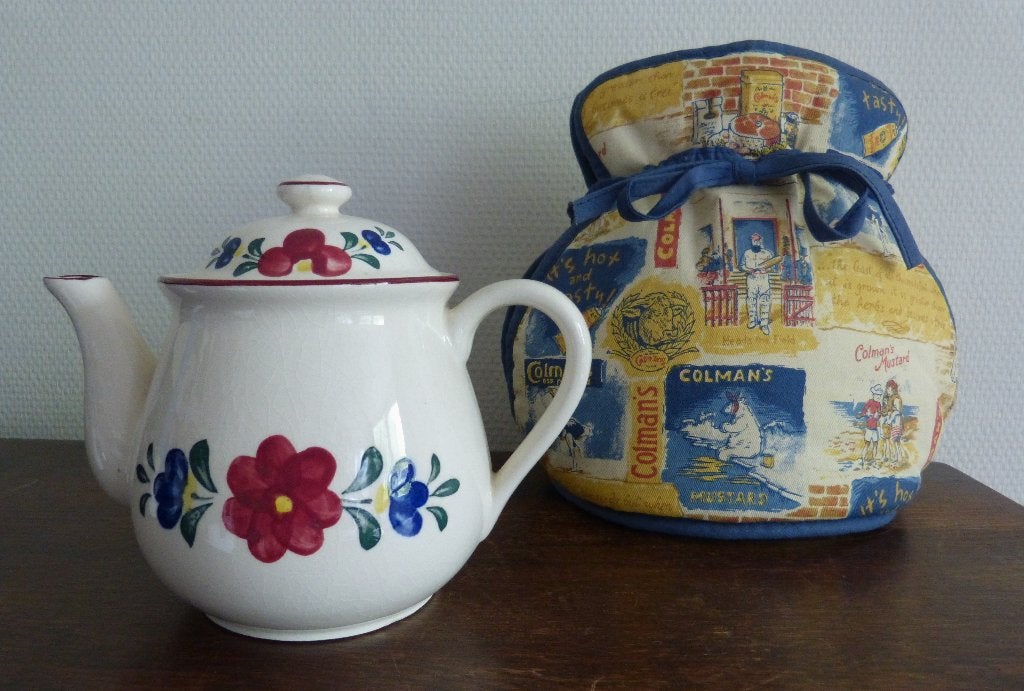 Vintage Bouquet theepot + theemuts, Verzenden, Keramiek, Vintage, Zo goed als nieuw