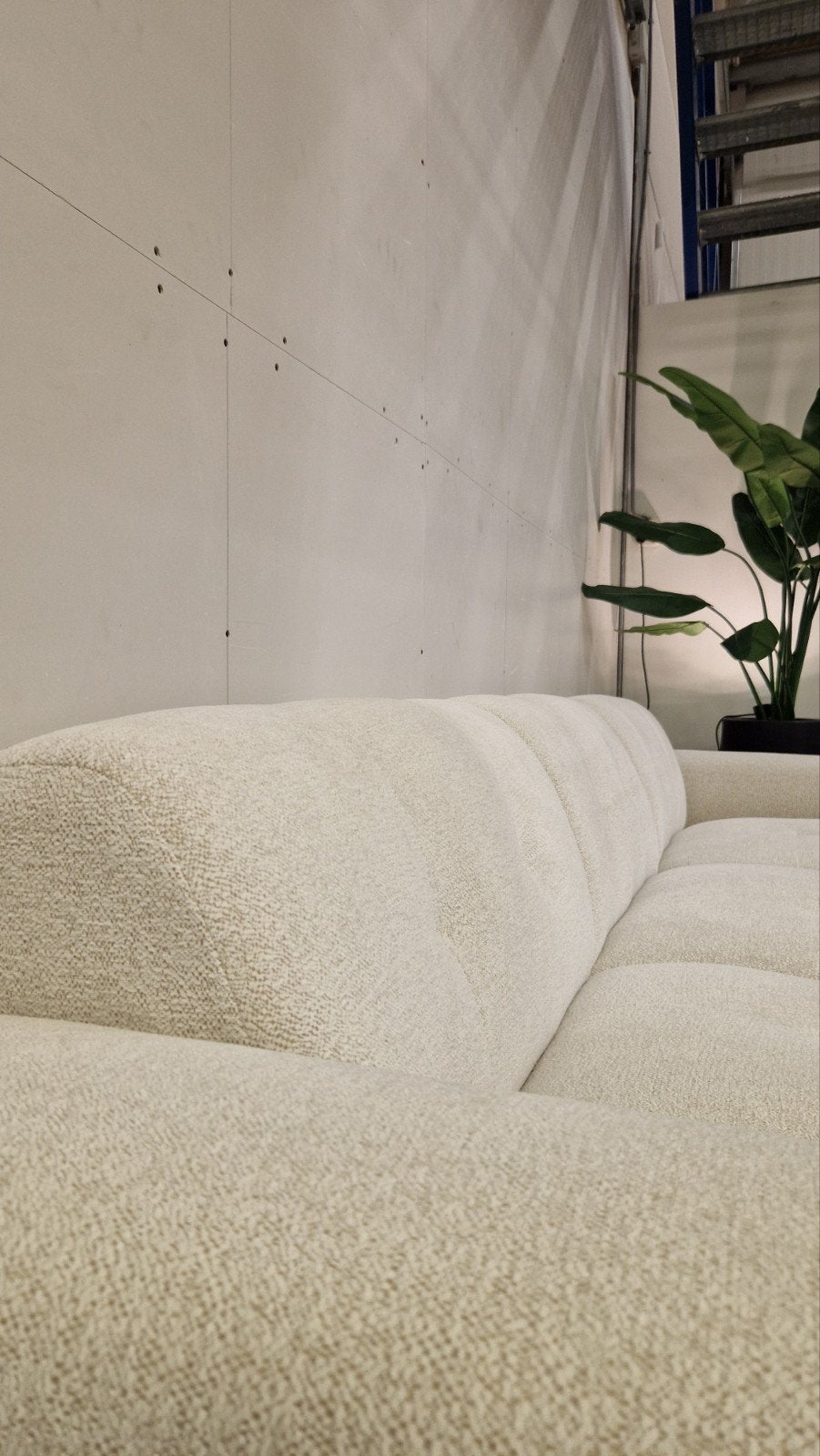 Foto 7 van Nieuwe Luxe Hoekbank Crème 310x155 cm Showroommodel