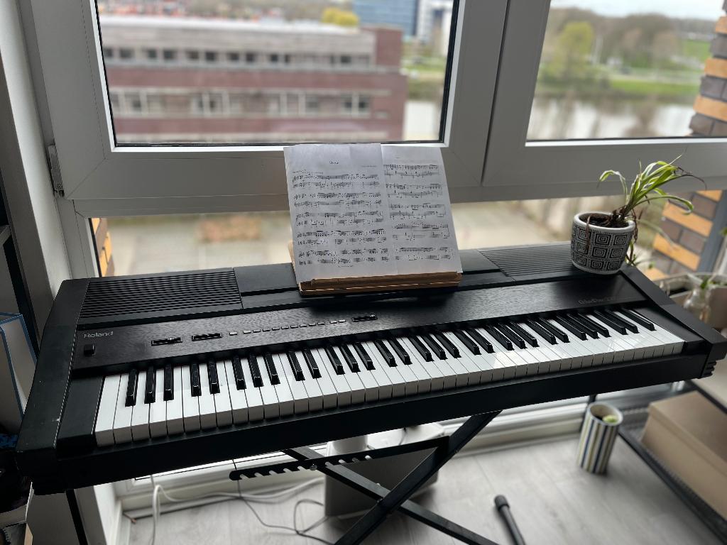 Vintage Roland piano, Muziek en Instrumenten, Piano's, Gebruikt, Piano, Zwart, Digitaal, Ophalen