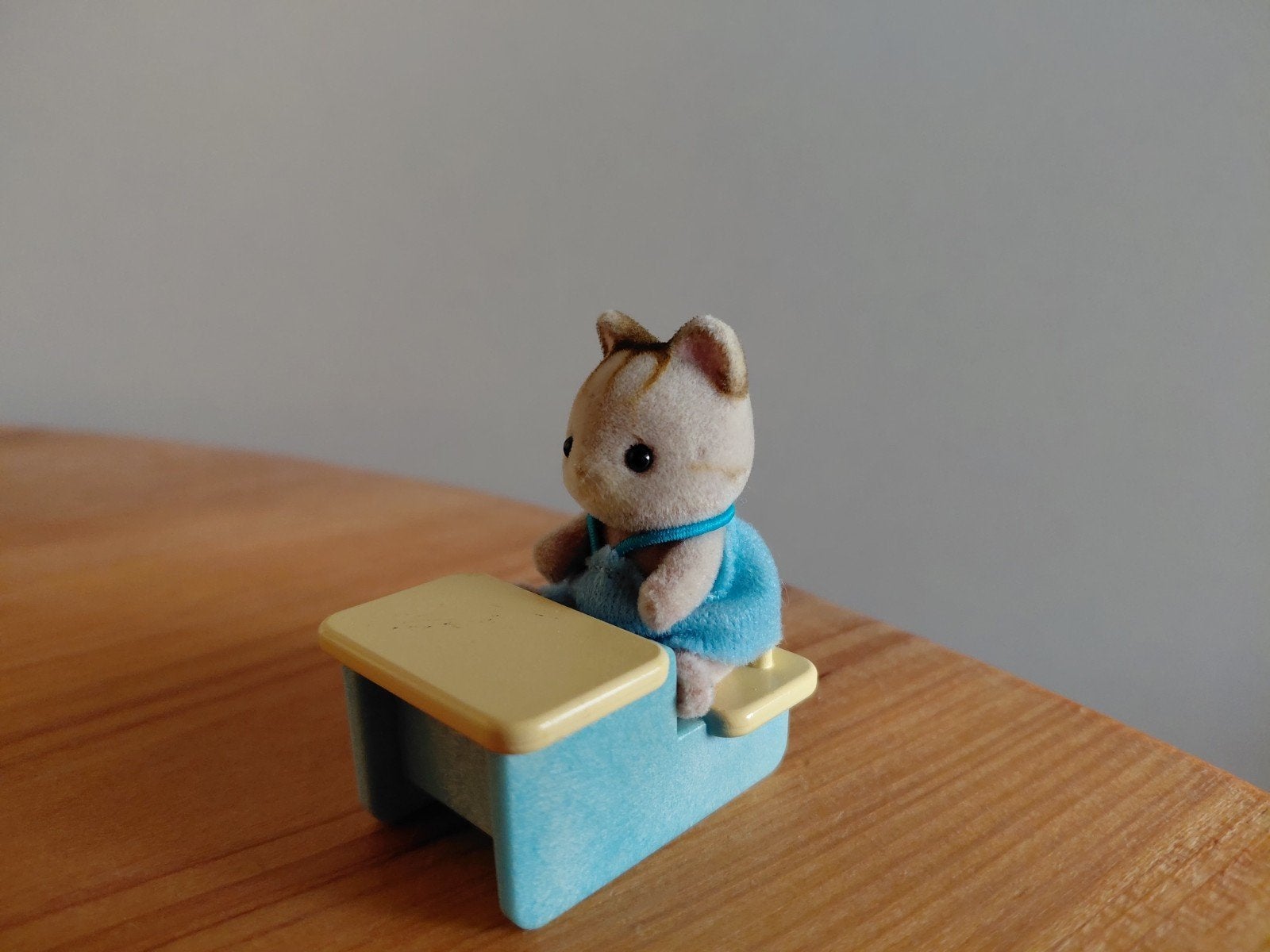 Sylvanian Families babykatje/schoolbankje, Verzamelen, Ophalen of Verzenden, Gebruikt, Poppenhuis