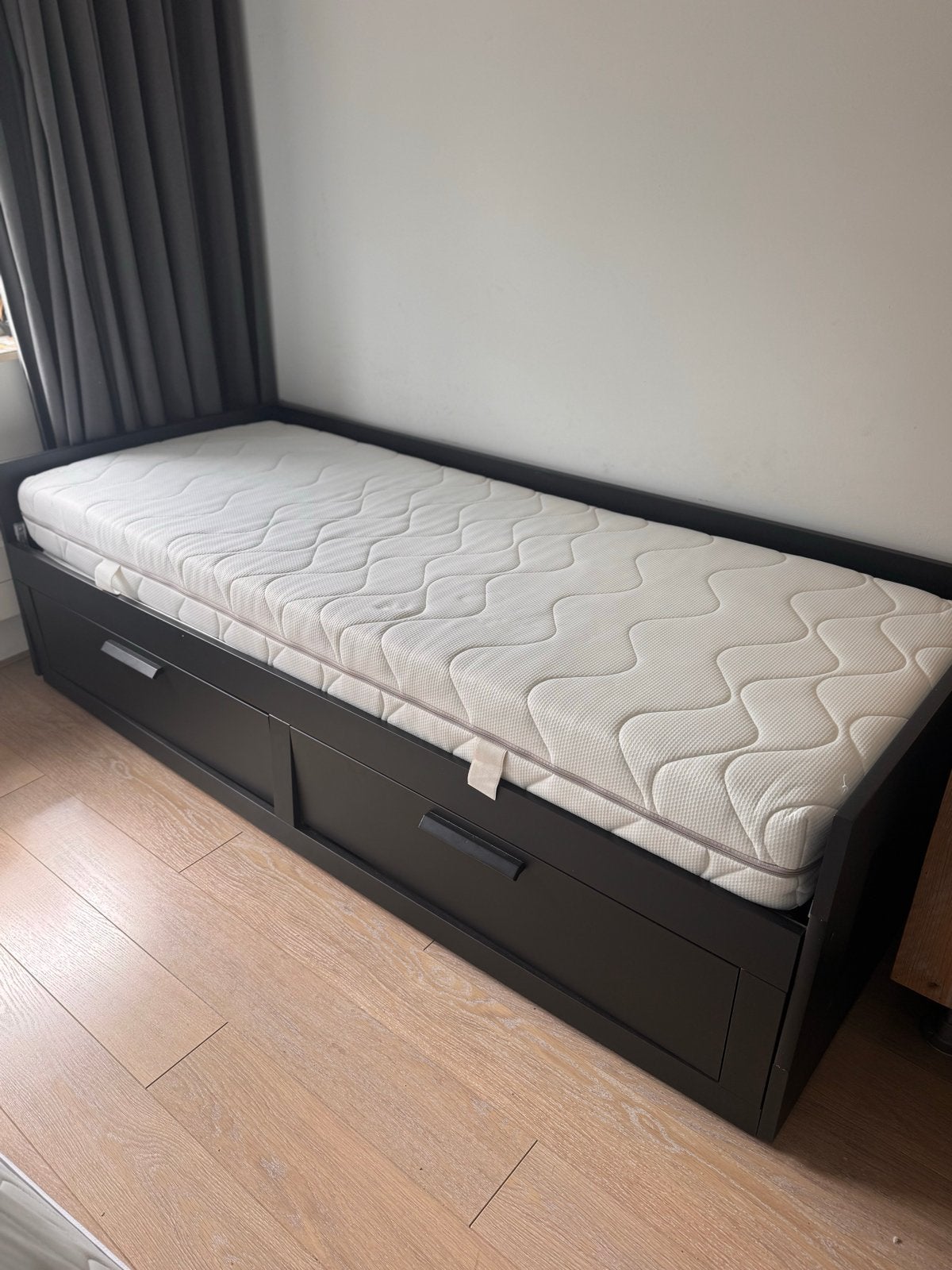 IKEA Brimnes uitschuifbaar bed zwart 80x200/160x200 cm, Ophalen, Eenpersoons, Zwart, 80 cm