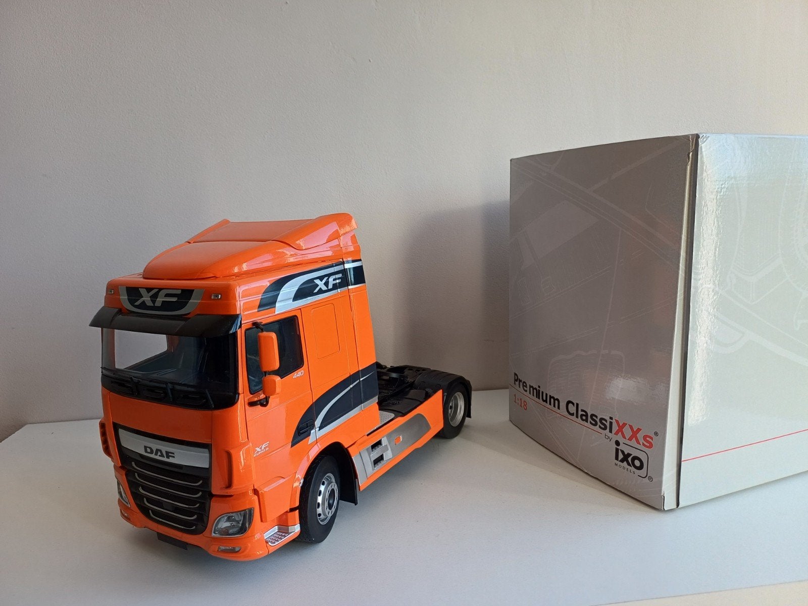 1:18 Premium ClassiXXs ixo DAF Xf space, Hobby en Vrije tijd, Modelauto's | 1:18, Ophalen of Verzenden, Zo goed als nieuw, Overige merken