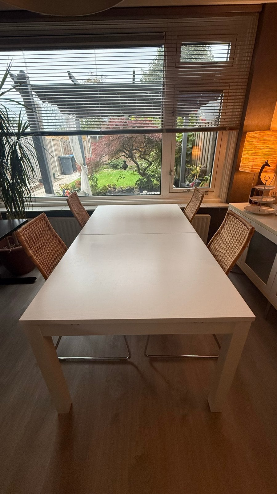 Witte uitschuifbare eettafel Bjursta van IKEA - nette staat, Ophalen, Gebruikt, 50 tot 100 cm, Vijf personen of meer