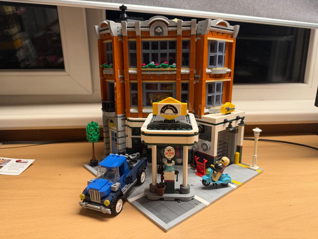 Lego Corner Garage 10264 met boekje, zo goed als nieuw, Lego, Ophalen of Verzenden, Zo goed als nieuw, Compleet