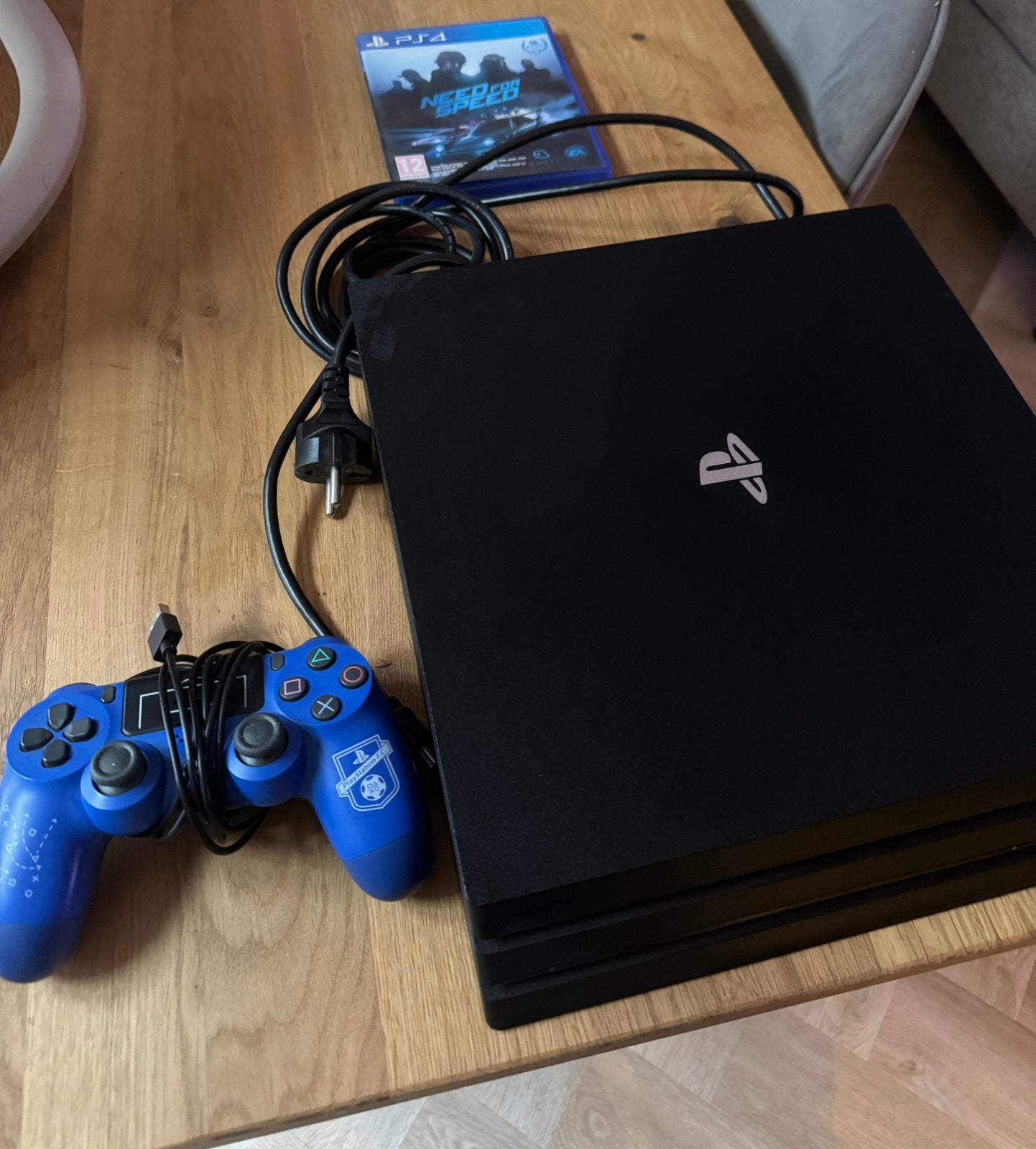 Playstation 4 pro + need for speed + call of duty modern war, Ophalen of Verzenden, Zo goed als nieuw, Met 1 controller, Pro