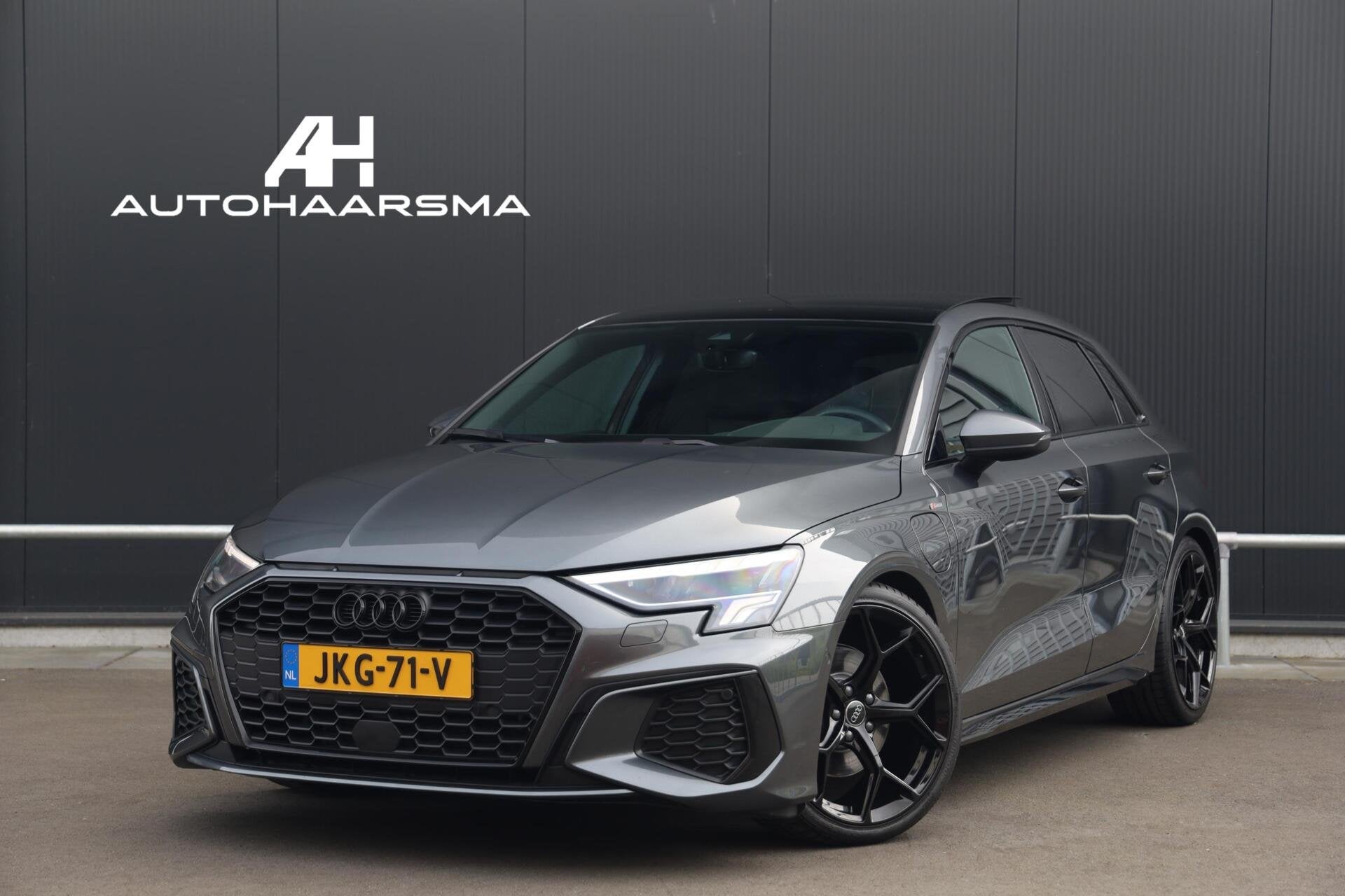 Audi A3 Sportback 40 TFSI e S-Line Pano Stoelverwarming B&O, Dealer onderhouden, Gebruikt, Zwart, 4 cilinders