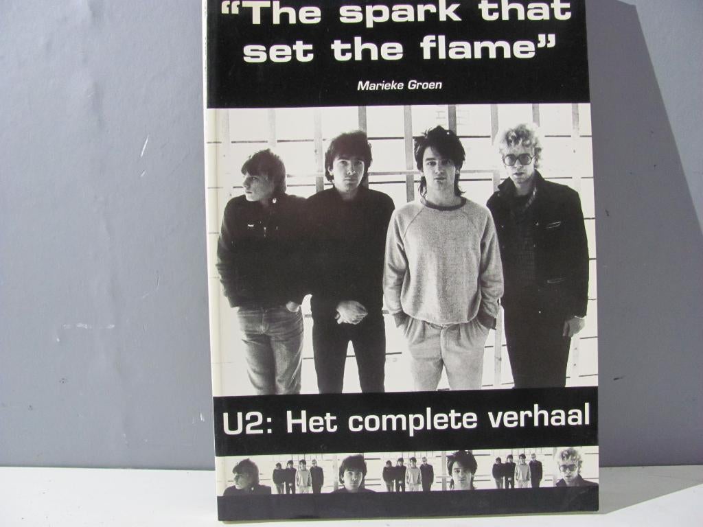 U2 the spark that set the flame het complete verhaal, Ophalen of Verzenden, Zo goed als nieuw, Artiest