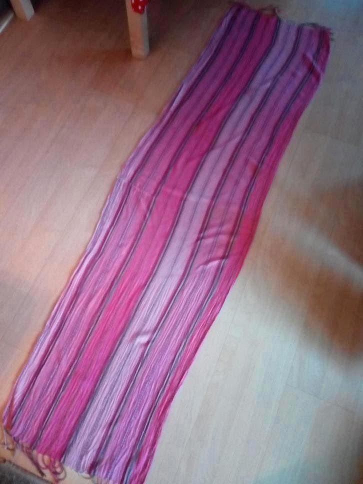 Sjaal sjaaltje shawl roze rose met franje, Ophalen of Verzenden, Zo goed als nieuw, Maat 46/48 (XL) of groter, Sjaal