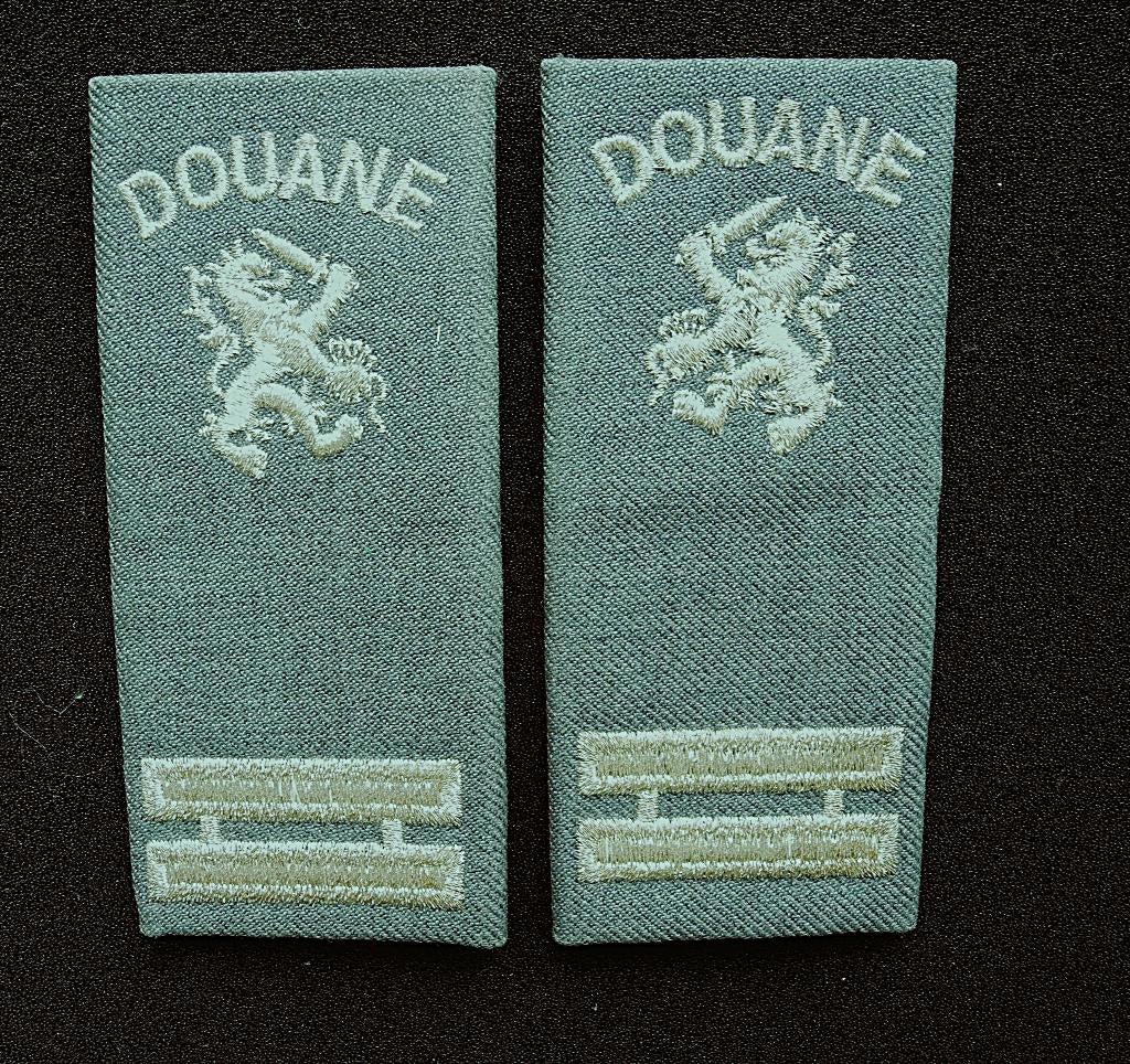 2 epauletten, rangemblemen, schuifpassanten douane. Nieuw., Ophalen of Verzenden, Overige soorten, Nederland, Overige typen