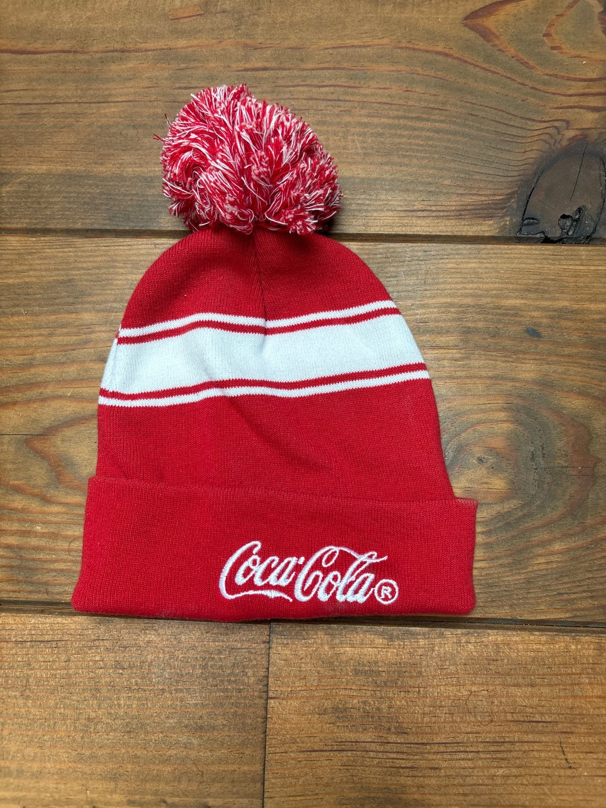 Coca-Cola Muts met Pompon - Rood/Wit, Ophalen of Verzenden, Zo goed als nieuw, Maat 38/40 (M), Muts