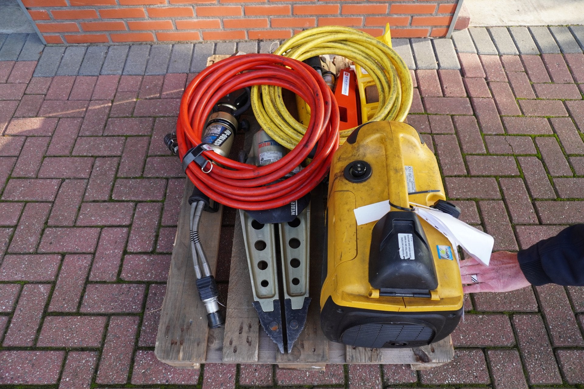 Weber Rescue set redgereedschap Nr. V301 | o.a. 2x Knipper |, Autobedrijf Van der Veen Groningen B.V., Info@vdveen.nl, Friesestraatweg 257
9746TJ  GRONINGEN, NL