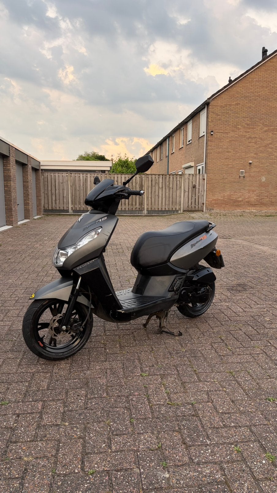 Peugeot Kisbee 2017 4T, Ophalen, Zo goed als nieuw