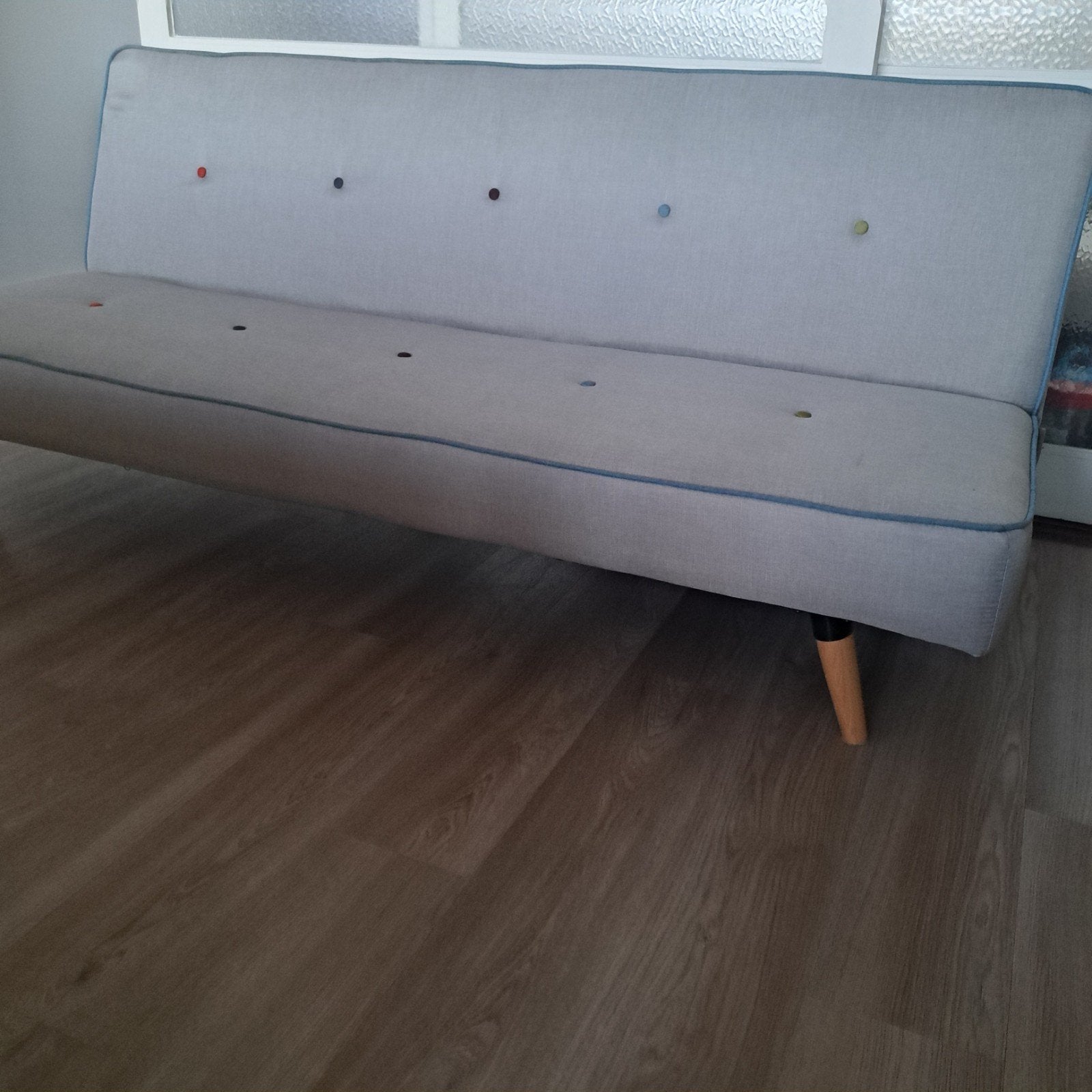 Moderne bank met gekleurde knopen, Ophalen, Gebruikt, Eenpersoons, Modern, Scandinavisch