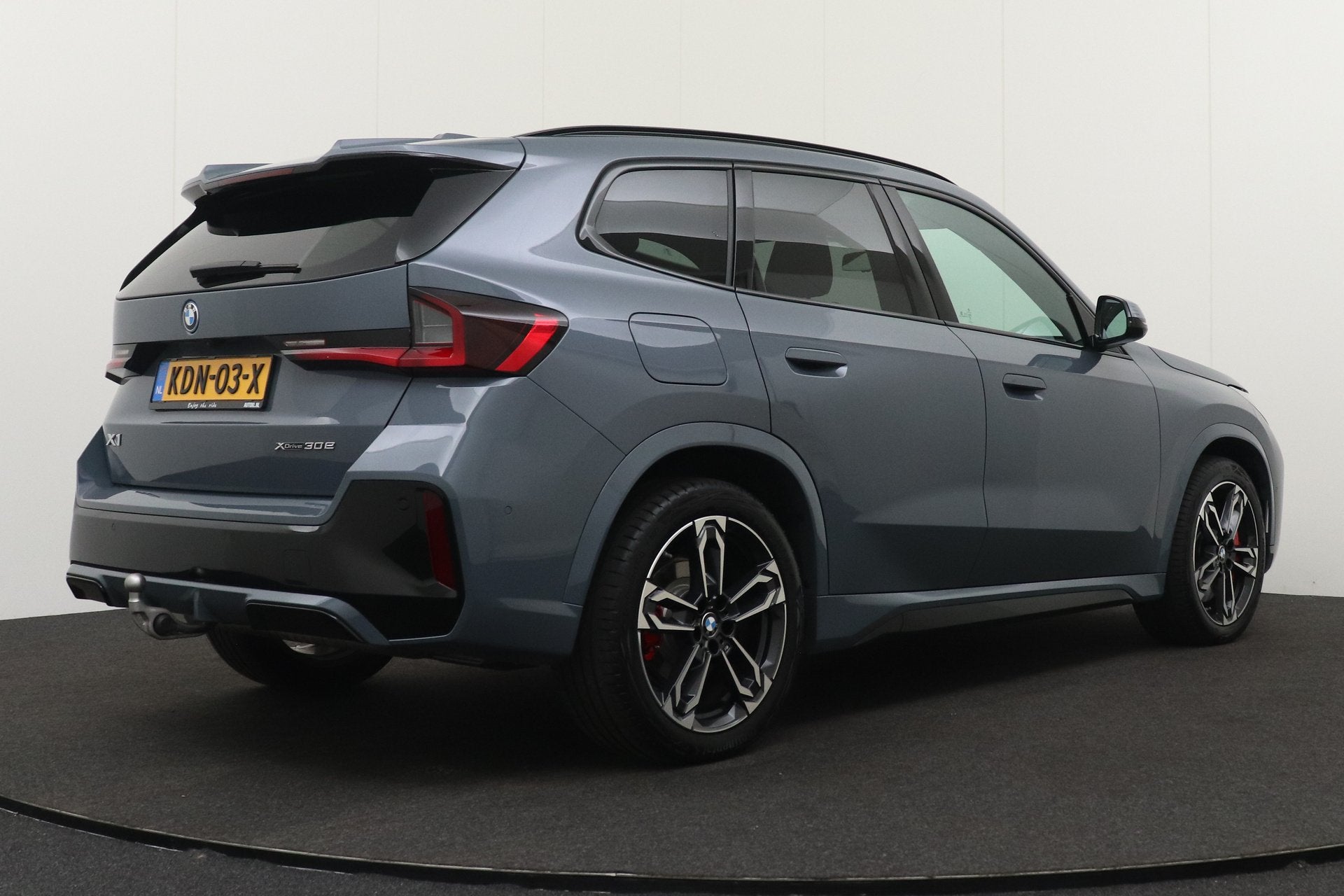 BMW X1 xDrive30e 326 PK M-Sport Pro Pano-dak Elek.Trekhaak H, Dealer onderhouden, Origineel Nederlands, Bedrijf, Hybride Elektrisch/Benzine