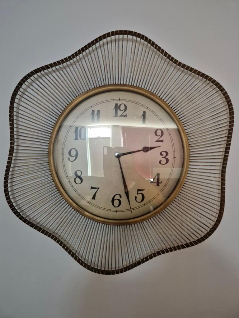 Grote wandklok met uniek design - 50 cm, Ophalen, Gebruikt, Analoog, Wandklok