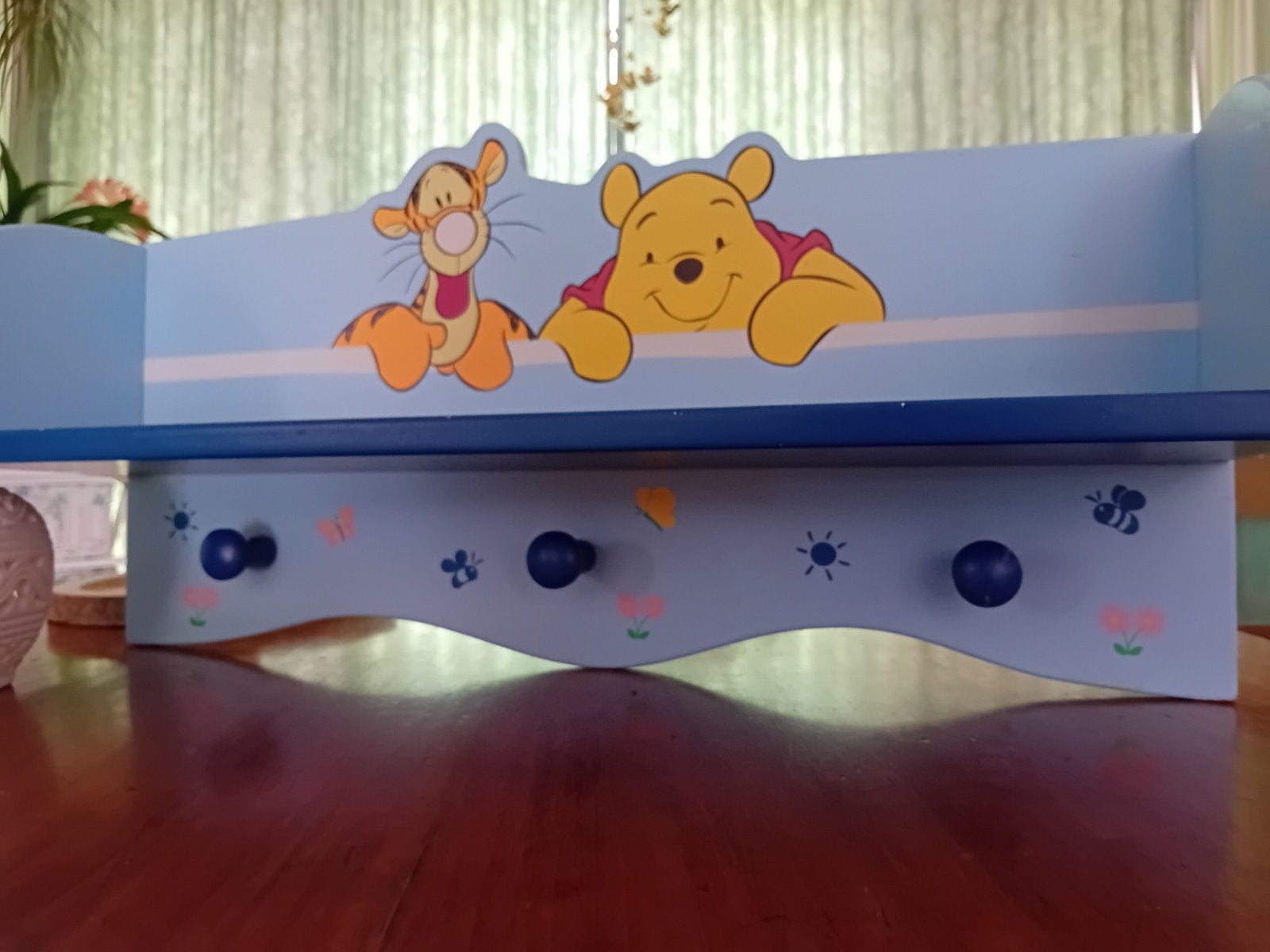 Winnie de Poeh Kinderkapstok met plankje, Gebruikt, Ophalen of Verzenden, Minder dan 100 cm, Kinderkapstok