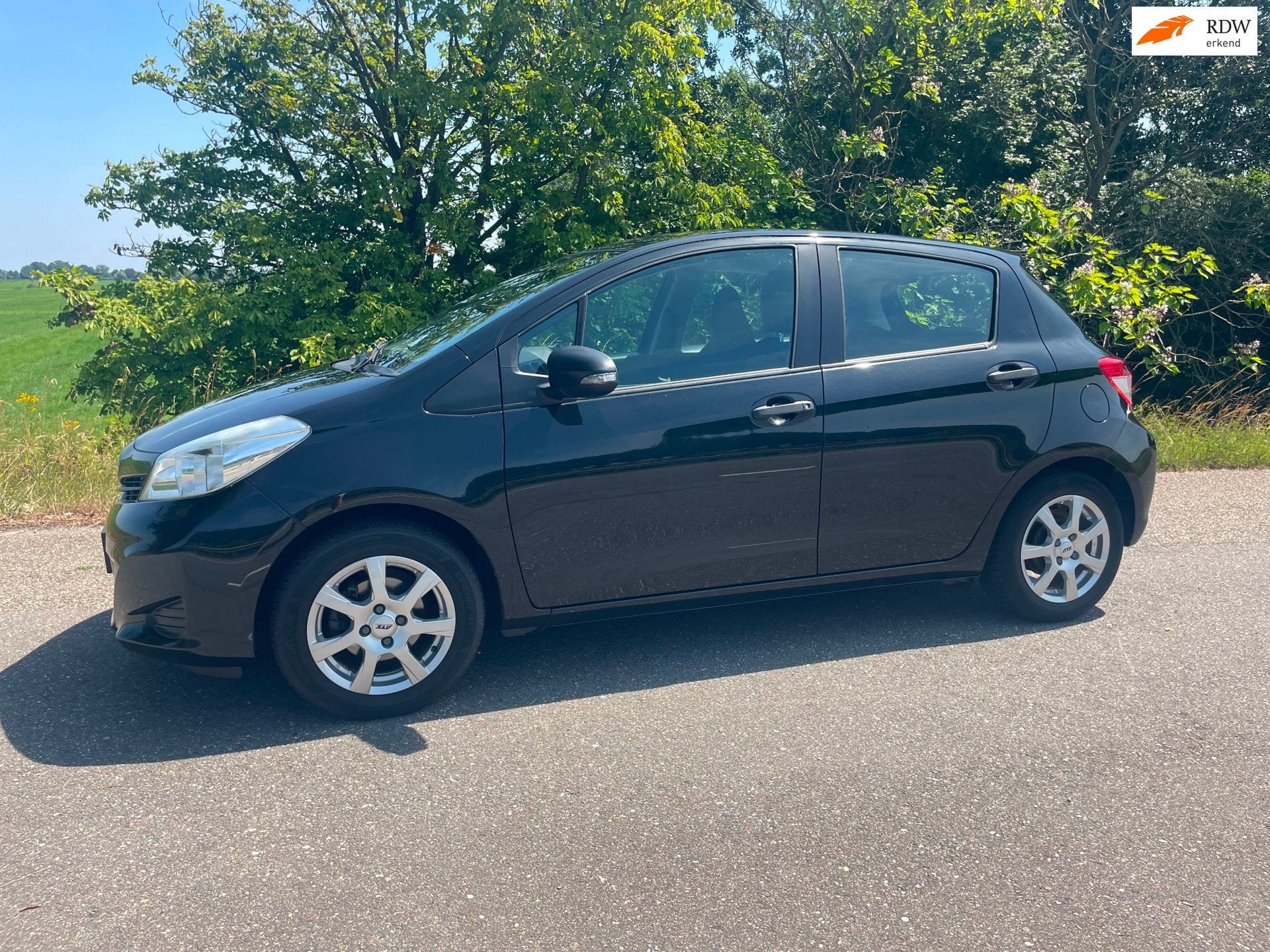 Toyota Yaris 1.0 VVT-i Comfort 5 DEURS APK APRIL 2027., Auto's, Euro 5, Stof, Gebruikt, Elektrische ramen