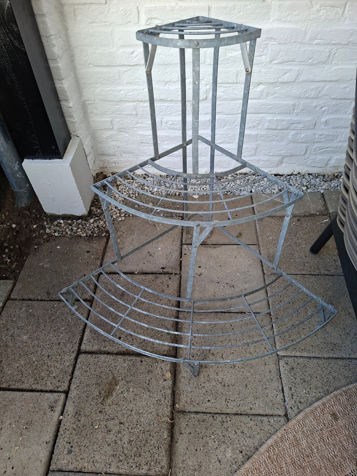 Zinken plantenrek voor hoek, 3 etages, Ophalen, Overige materialen, Gebruikt, 60 cm of meer