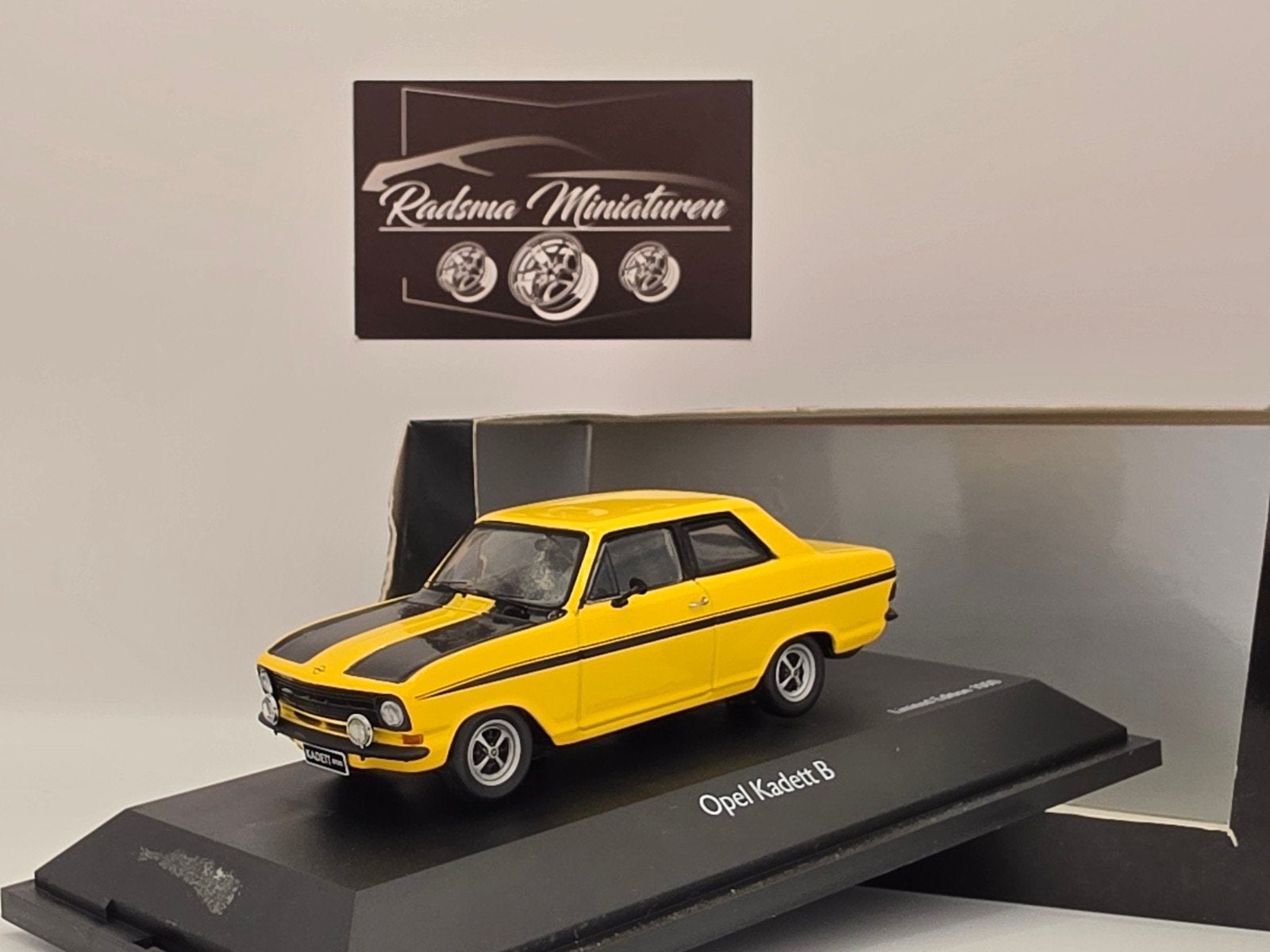 Opel kadett B Sport - Geel/zwart - 1:43 Schuco, Auto, Ophalen of Verzenden, Zo goed als nieuw, Schuco